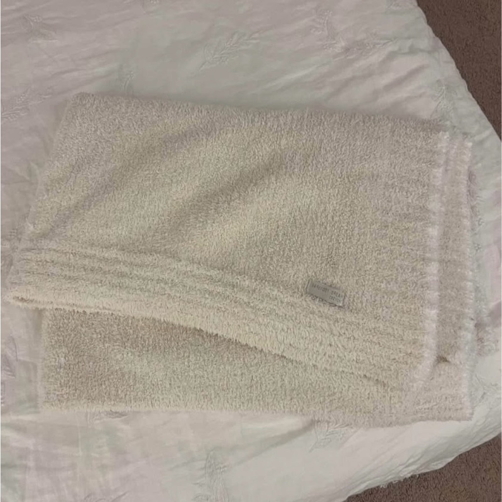 Barefoot Dreams CozyChic Contrast Tip Blanket — CREAM w/white tip